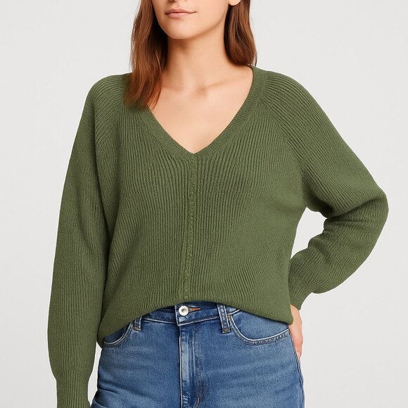 Express Green V-Neck Knit Sweater LARGE Women’s Long Sleeve Pullover Midweight - Picture 1 of 5